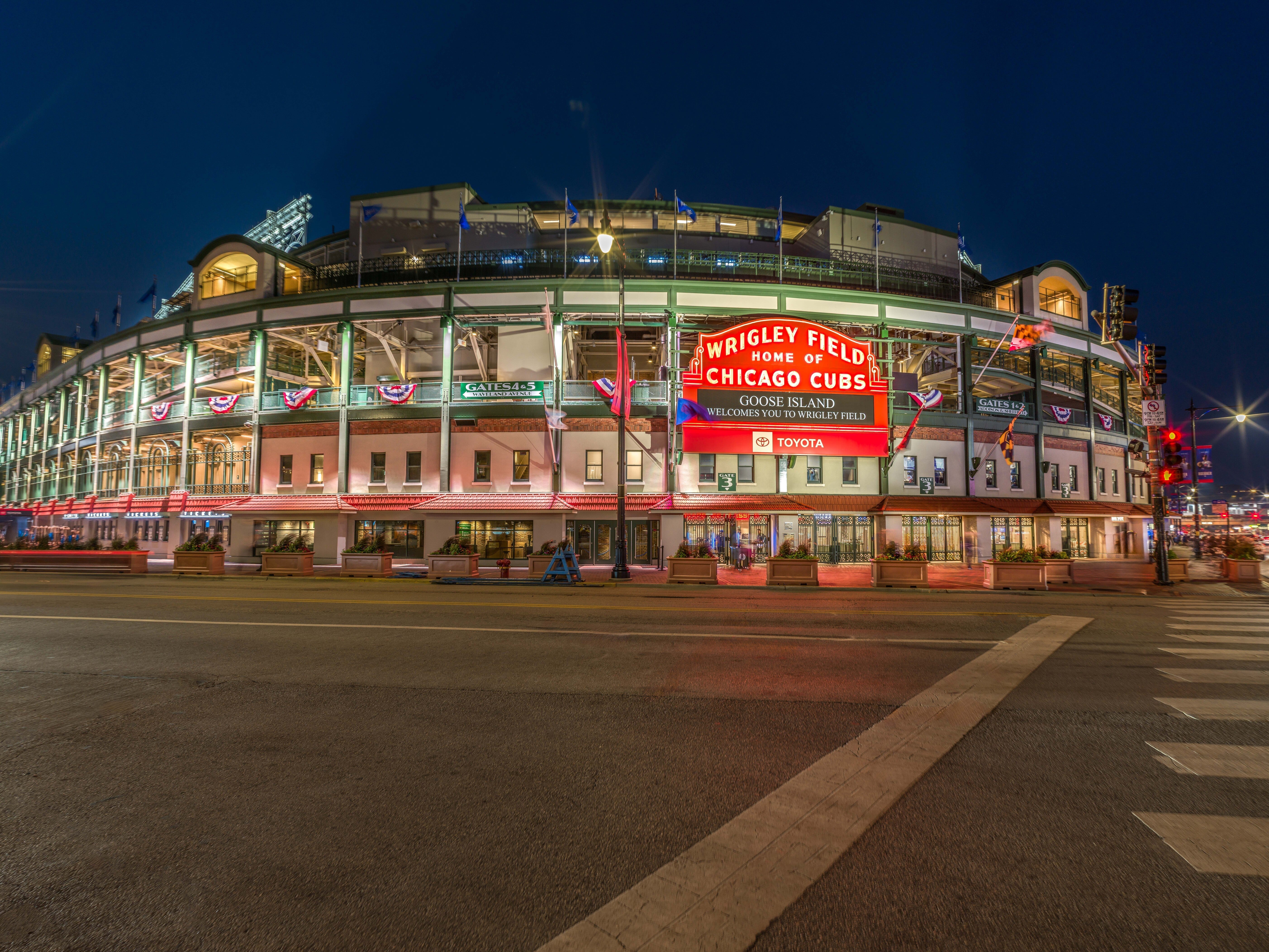 Wrigley Field – Chicago Cubs History Captured in Premium Canvas Wall Art