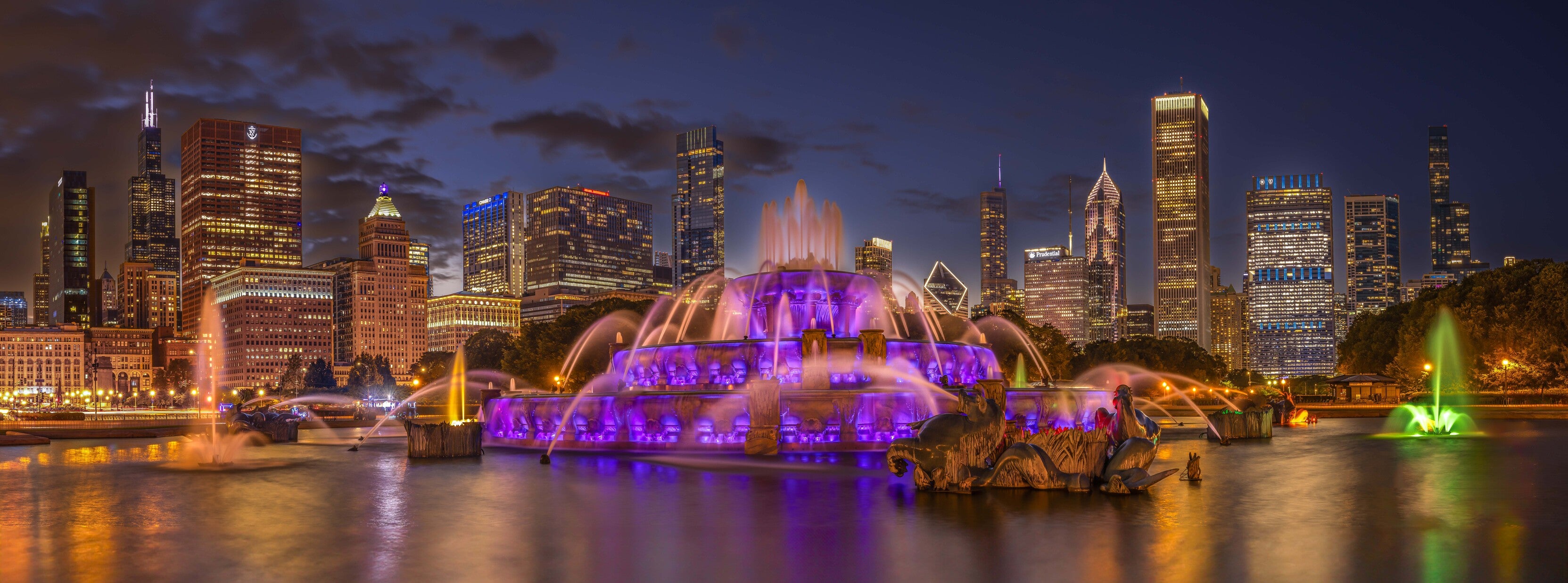 Buckingham Fountain Chicago Skyline Wall Art